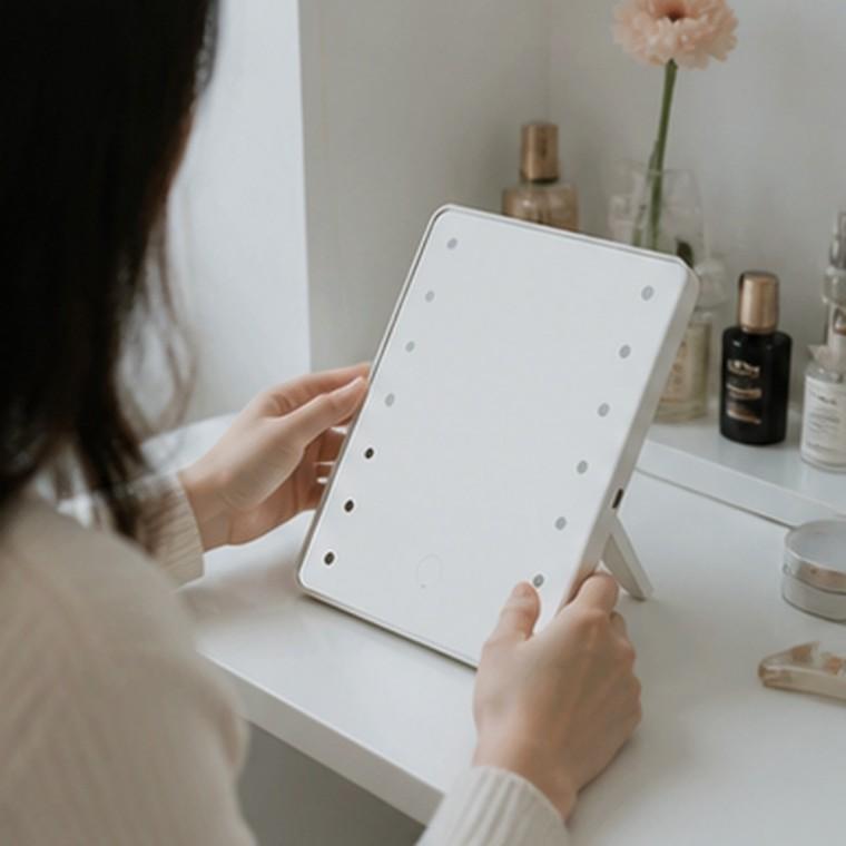 화이트 3단밝기 LED 화장대거울 터치식 각도조절 휴대용 탁상거울