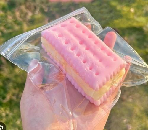말랑이 스퀴시 크래커 딸기샌드