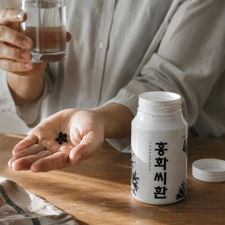 홍화씨환 300g 홍화씨 백출 찹쌀 혼합 원재료 구성 환 형태 물과 함께 섭취