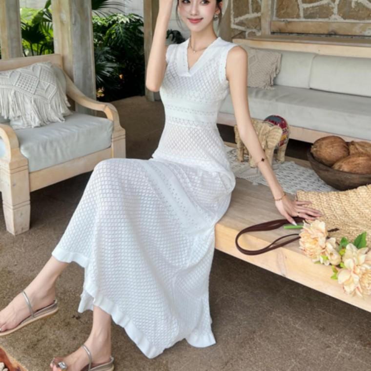 여성 여름 바캉스 브이넥 민소매 펀칭 니트 롱 원피스