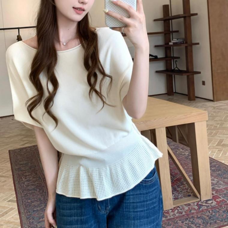 여성 라운드 프릴 가오리 펀칭 플레어 니트 블라우스