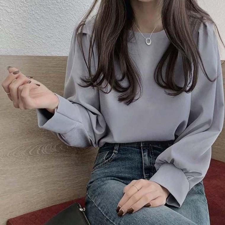 여자 청순한 스타일 라운드넥 어깨 셔링 포인트 깔끔한 블라우스 맨투맨 티셔츠 레이스