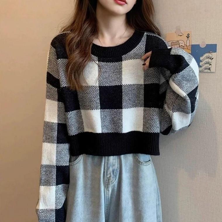 여자 사각 체크 패턴 짧은 크롭 스타일 라운드넥 예쁜 니트티 얇은 긴팔 티셔츠 여성