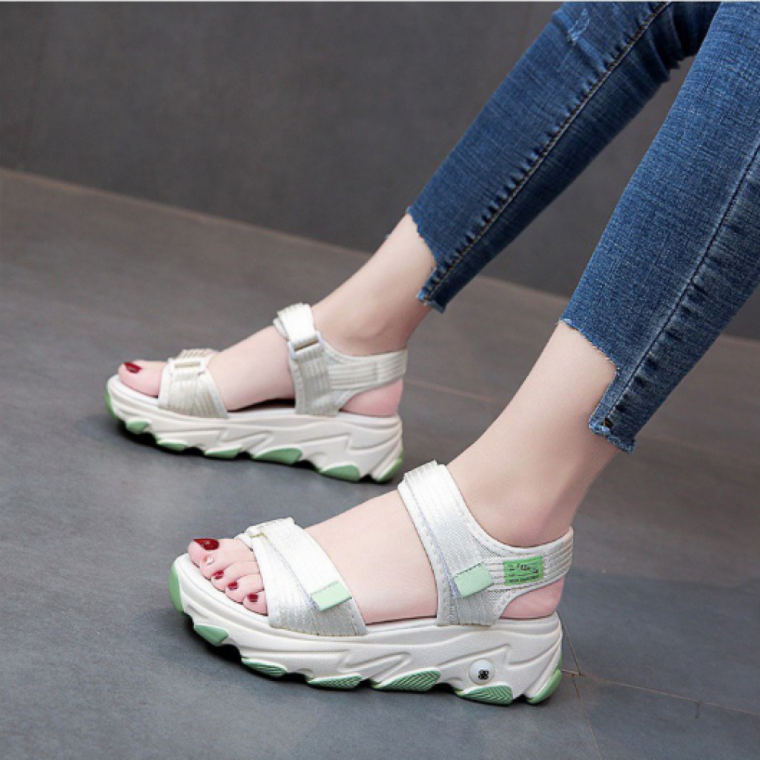 여성 통굽 샌들 5cm 키높이 스트랩 발편한 쿠션 여름 데일리 신발