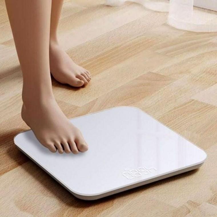 퓨어화이트 인테리어 LED 디지털체중계 깔끔한 디자인 레이닝 가정용 led 몸무게 전자 체중 디지털