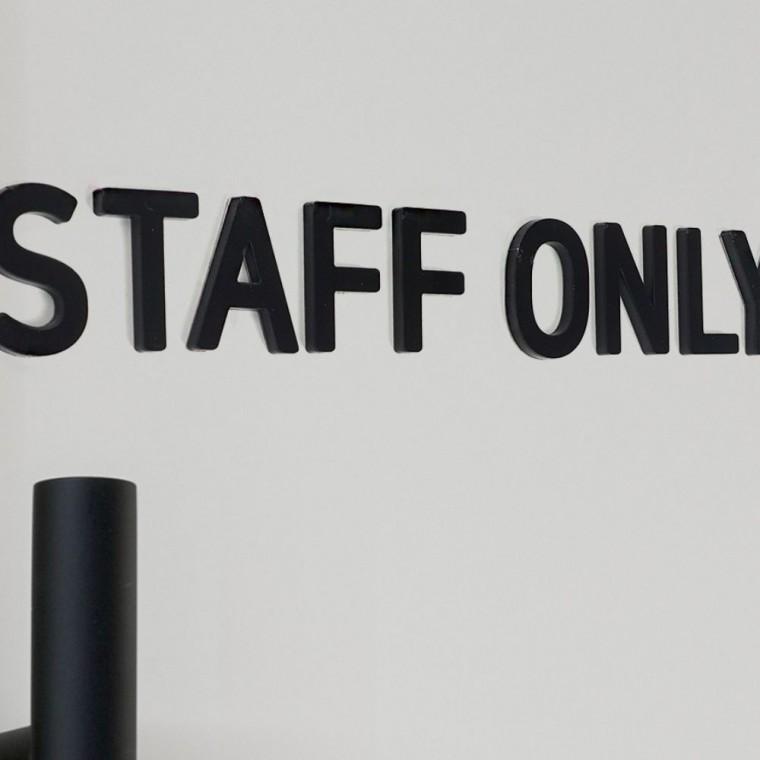 직원전용 표지판 블랙 STAFF 입체 사무실 매장 부착식 안내 ONLY 문패