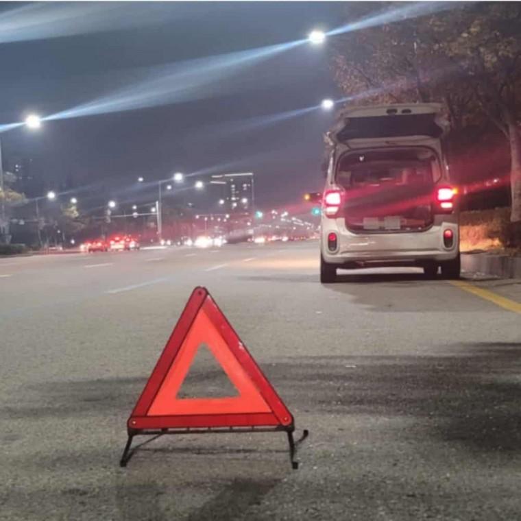 휴대용 안전삼각대 2차사고예방 차량삼각대 자동차삼각대 비상삼각대 삼각대반사판