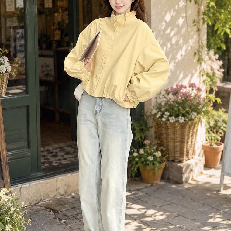 여성 외출 패션룩 스포티 하이넥 바람막이 자켓