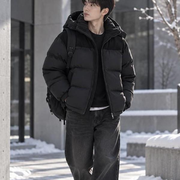 넥패딩 골덴 소재 특유의 세로 골 조직이 일반적인 패딩과는 다른 분위기를 만들어주는 겨울점퍼