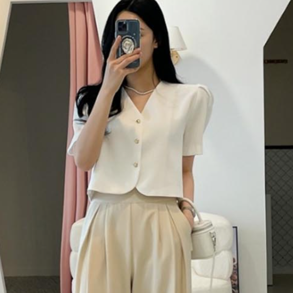 여름 시원한 실루엣으로 데일리 오피스룩 모두 어울리는 3버튼 반팔 브이넥 자켓