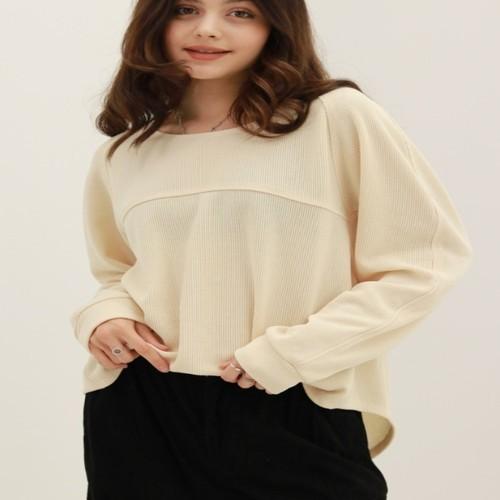 긴팔 티셔츠 ( 크림 색갈 )
