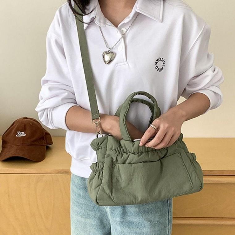 여성 데일리 패딩 크로스 토드 백 손목 가방 그린 카키 토트백 미니 토드백 패딩백 겨울
